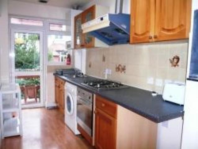 			1 Bedroom, 1 bath, 1 reception Flat			 Hampstead Garden, GOLDERS GREEN